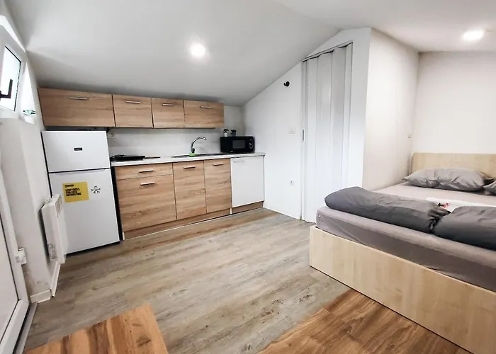 Apartment Sandy For 2 Near City Centre