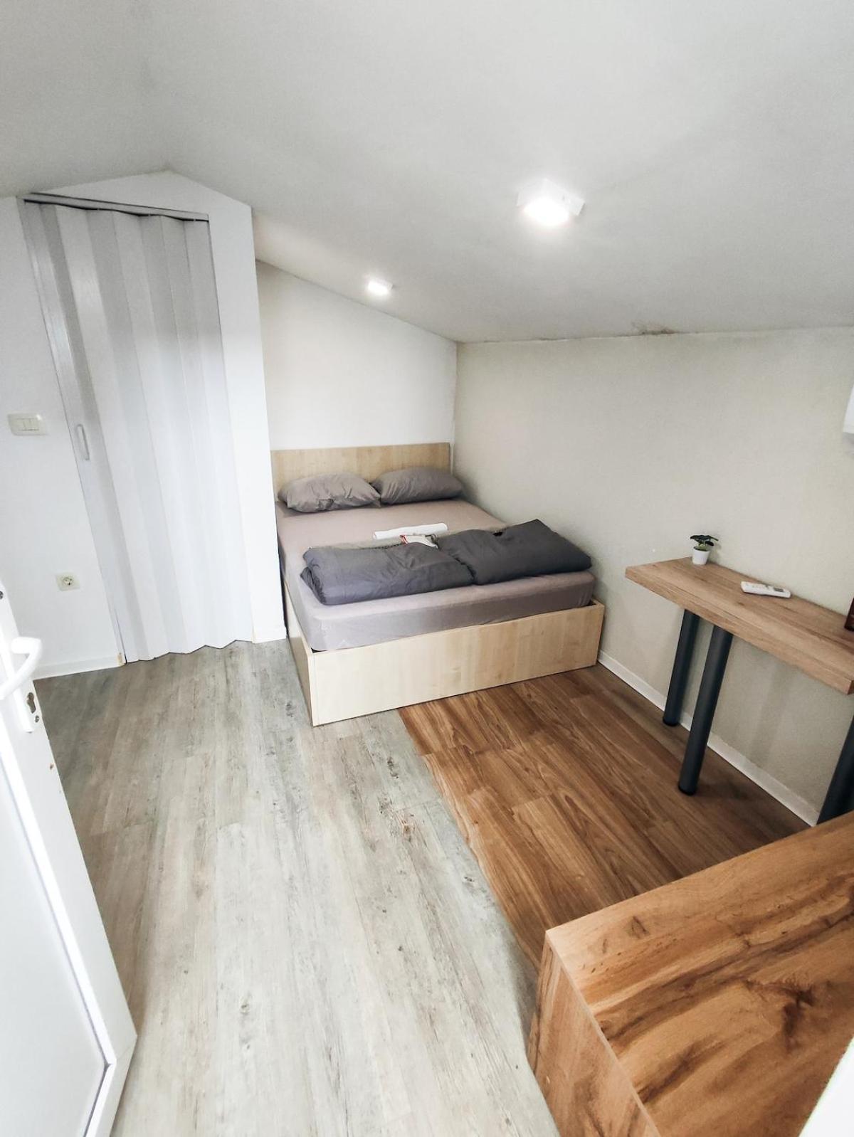 Sandy For 2 Near Centre Apartment *